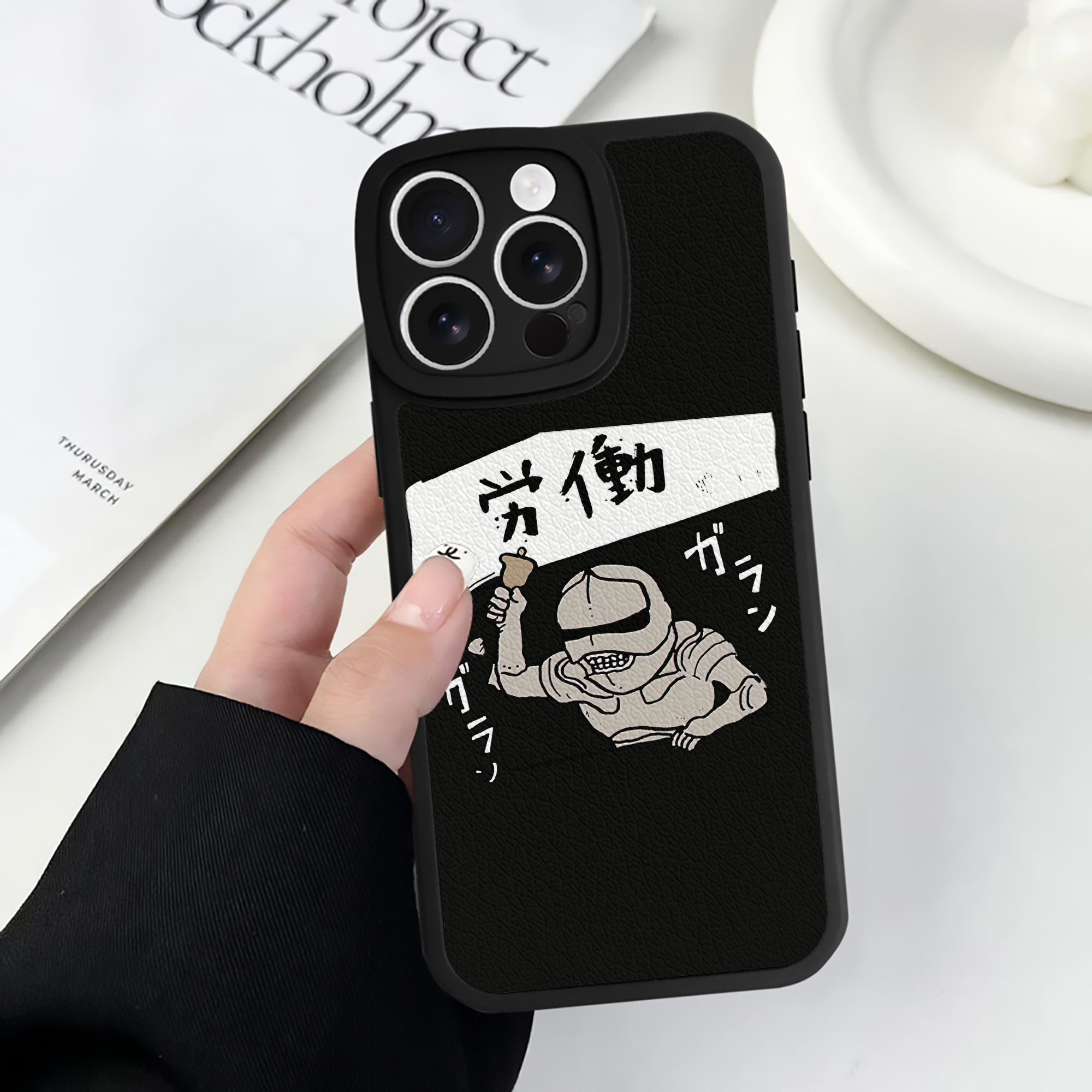 （画像用） ちいかわ 労働の鎧さん Chii-kawa Mr. Armor of Labor 【iPhone 16シリーズ対応】シリコンスマホケース（レザー調） 材質：シリコン
